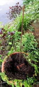 planter diy https://lolajack-global.jp.net/diy-project-build-your-own-tipsy-pots-planter/