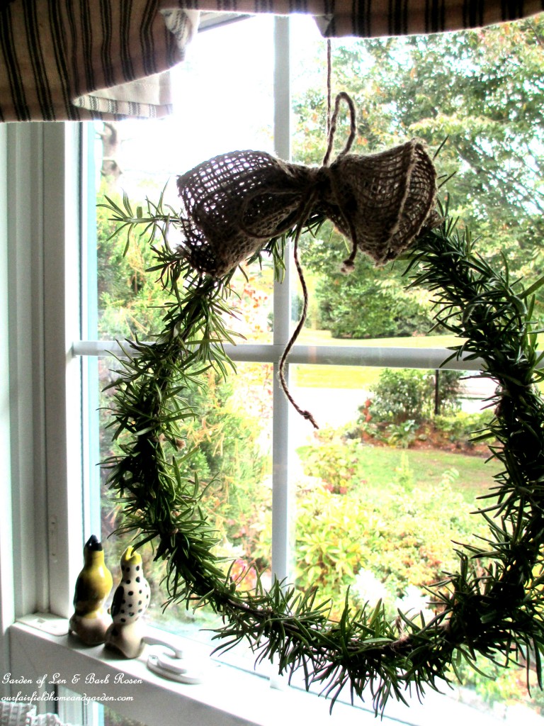 Make a Rosemary Wreath https://lolajack-global.jp.net/diy-project-make-a-fresh-rosemary-wreath/