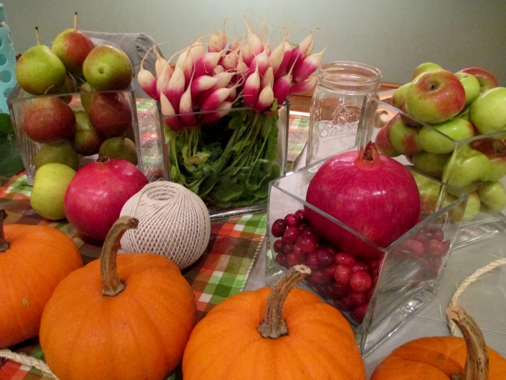 https://lolajack-global.jp.net/happy-thanksgiving-make-a-cornucopia-of-fresh-fruit-flowers-for-a-centerpiece/