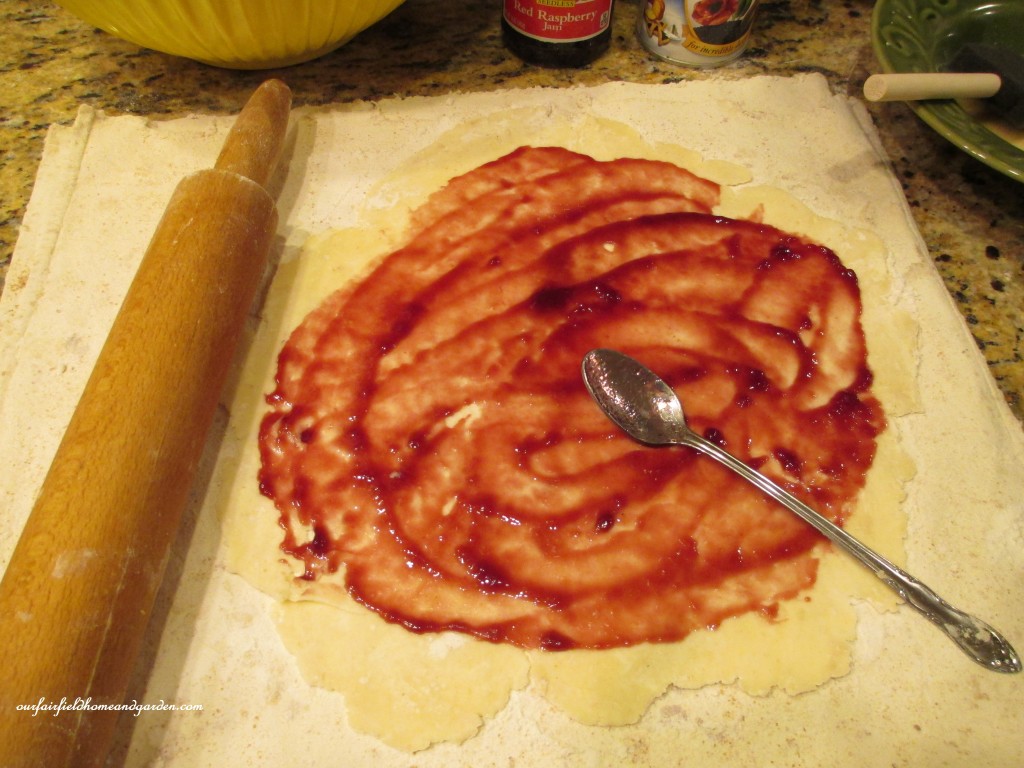 spread jam thinly with the back of a spoon onto the dough https://lolajack-global.jp.net/chanukah-recipes-to-die-for/