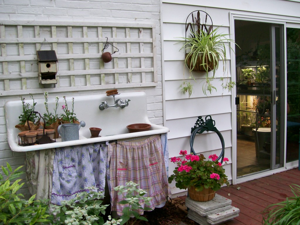 Outside the Garden Room ~ deck and potting sink https://lolajack-global.jp.net/my-winter-sanctuary-scenes-from-a-garden-room/