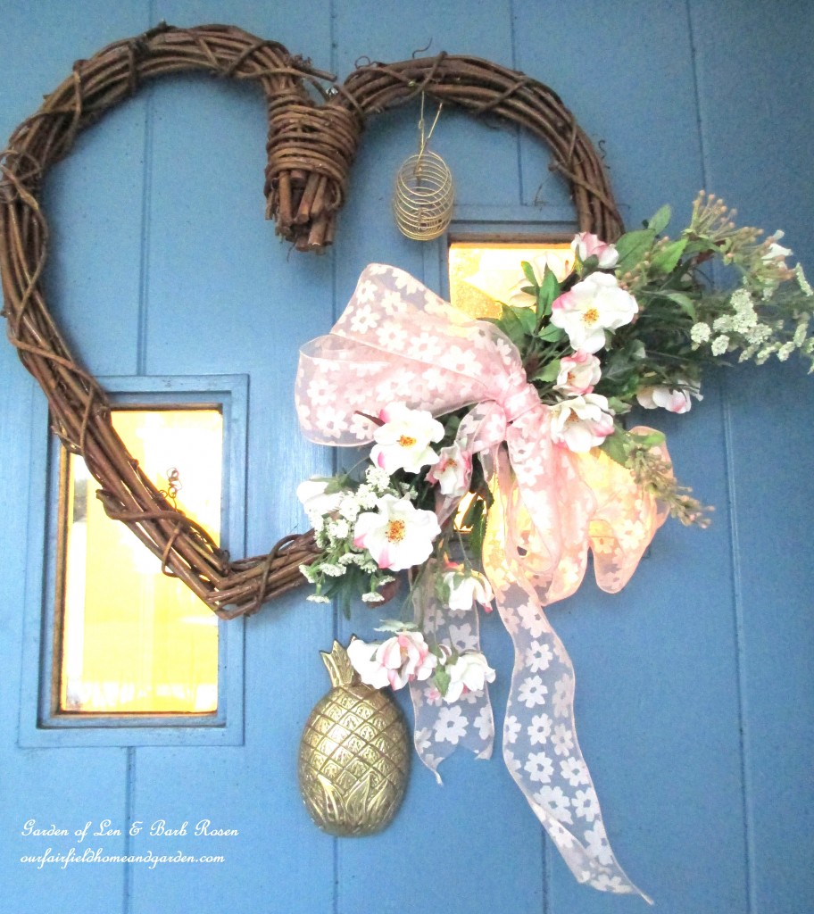 Valentine's wreath on the front door https://lolajack-global.jp.net/heart-home-valentines-day-is-coming/