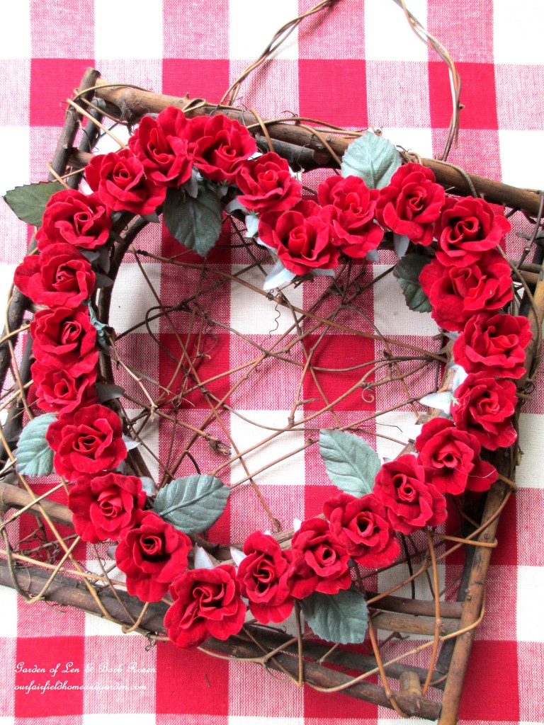 heart wreath on a red & white checked runner https://lolajack-global.jp.net/be-my-valentine-valentine-decor/