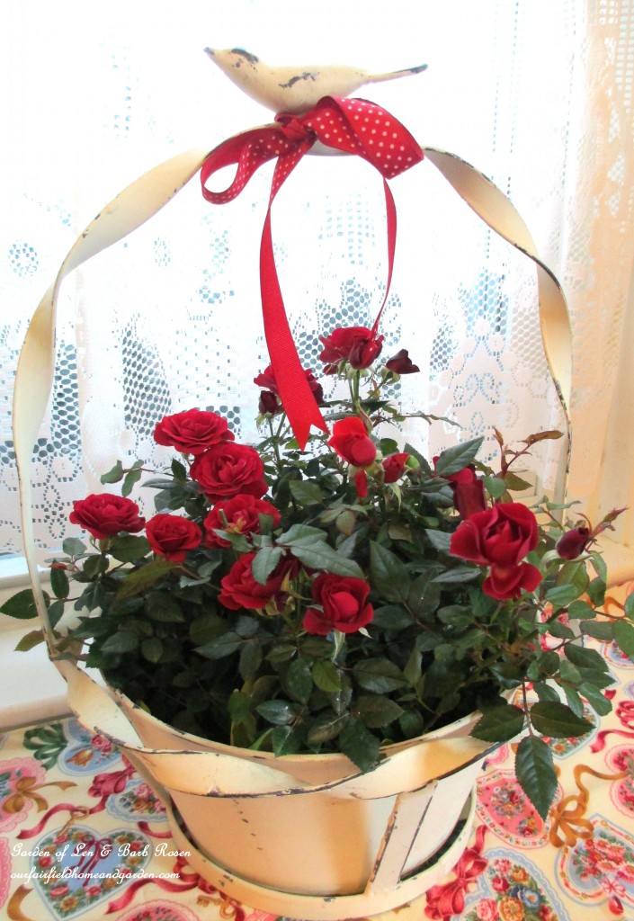 red roses symbolize love https://lolajack-global.jp.net/be-my-valentine-valentine-decor/