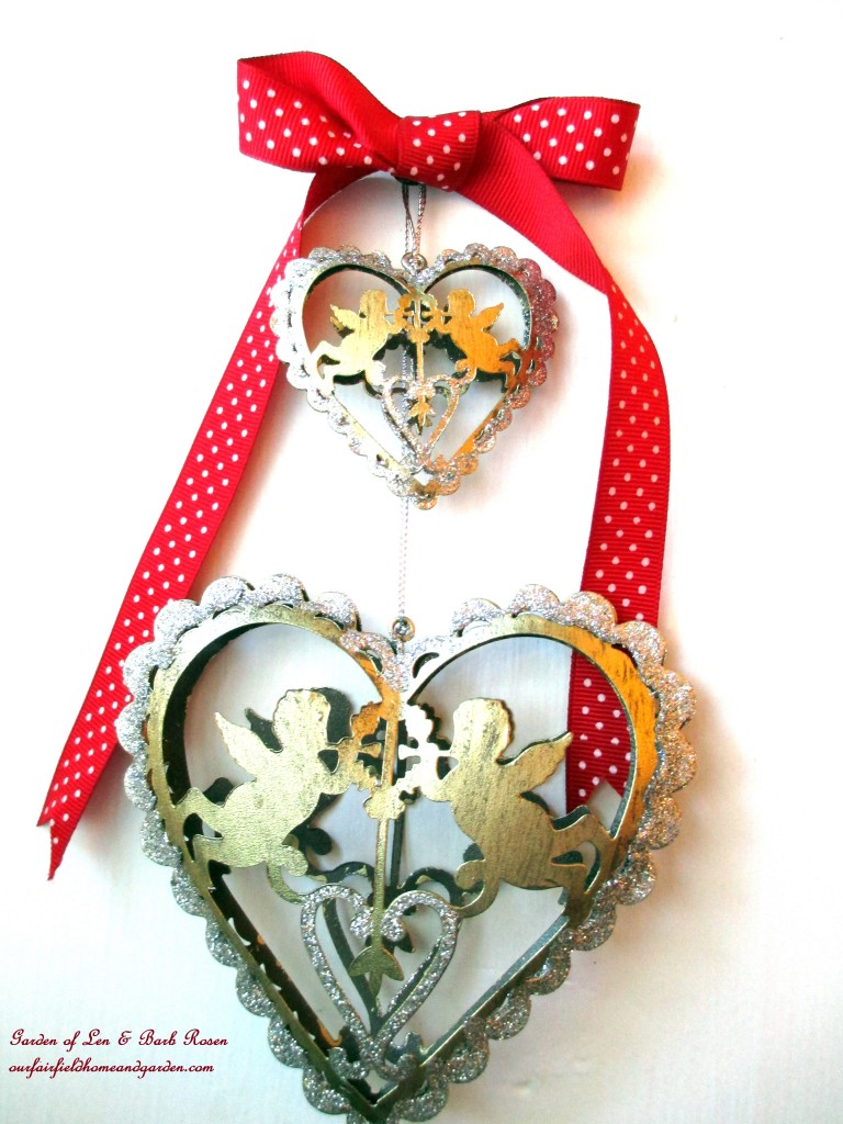 hanging hearts https://lolajack-global.jp.net/be-my-valentine-valentine-decor/