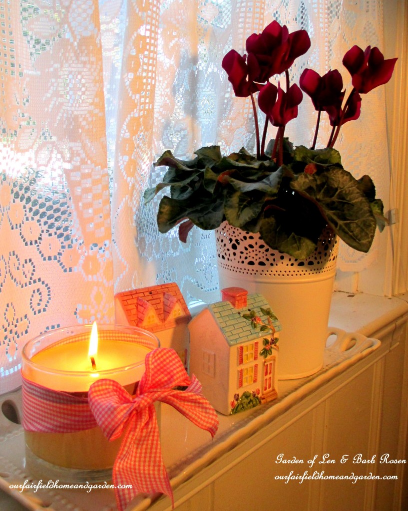 cyclamen, tiny salt & pepper houses and a candle https://lolajack-global.jp.net/be-my-valentine-valentine-decor/