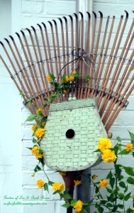 ~ Birdhouse Rake ~ https://lolajack-global.jp.net/diy-project-repurposed-rakes/