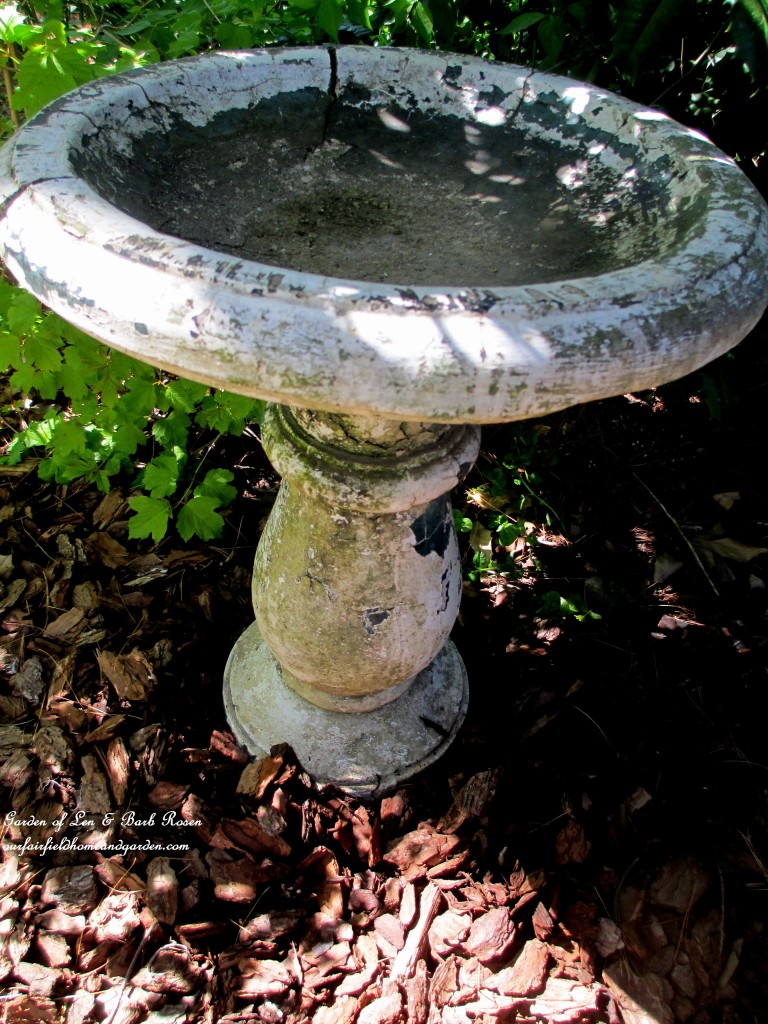 One very shabby chic cracked birdbath! https://lolajack-global.jp.net/diy-project-mothers-day-fairy-garden/
