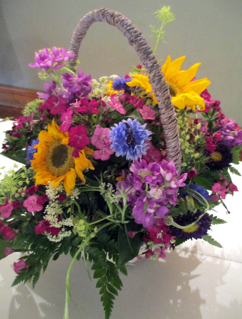 completed country basket https://lolajack-global.jp.net/diy-project-country-flower-basket/