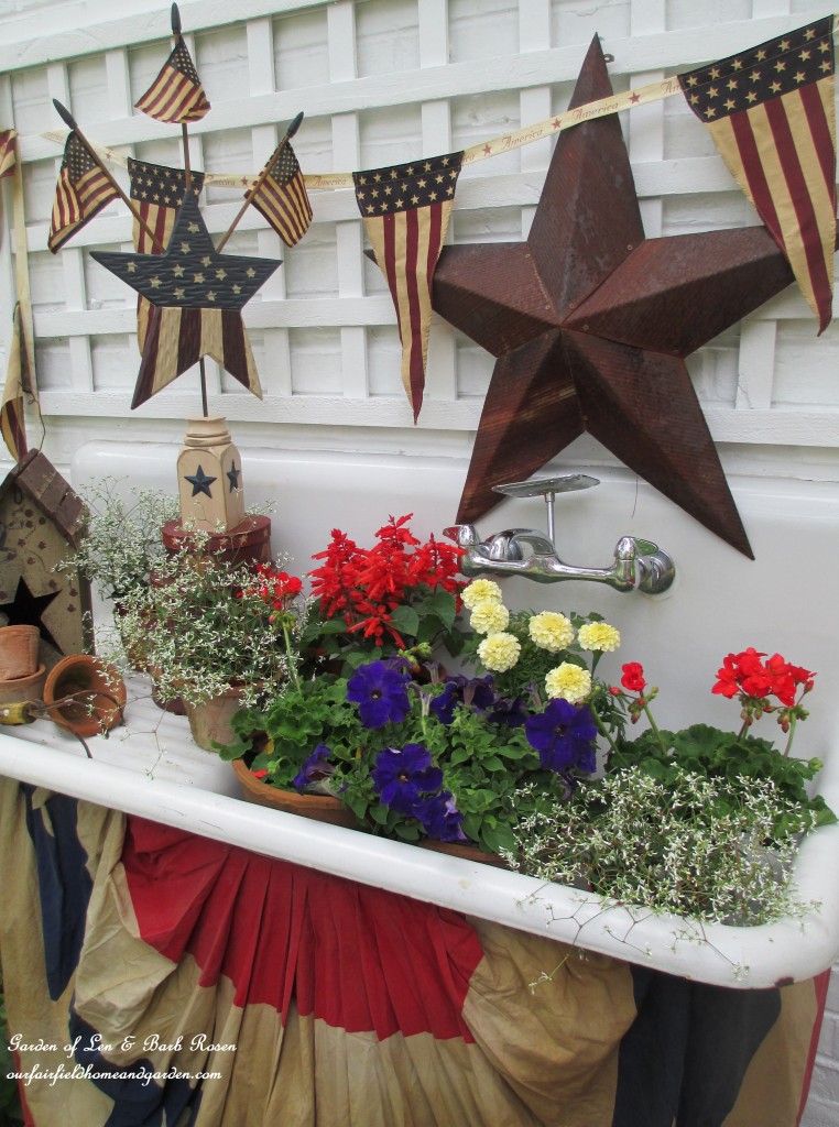 Tea stained banner and drape for a vintage sink. https://lolajack-global.jp.net/happy-4th-of-july-patriotic-potting-sink/