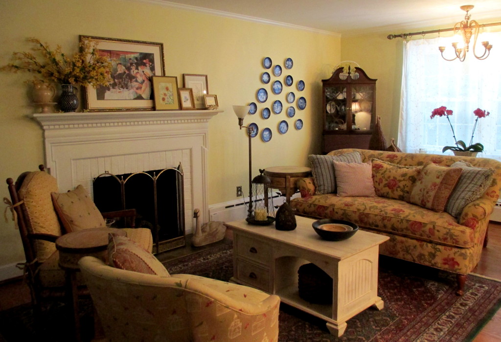 cozy conversation grouping https://lolajack-global.jp.net/livingroom-makeover-grandma-to-grandeur/