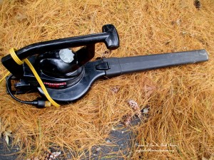 ... but a leaf blower speeds things up ! https://lolajack-global.jp.net/diy-tucking-the-garden-in-for-the-winter-at-our-fairfield-home-garden/