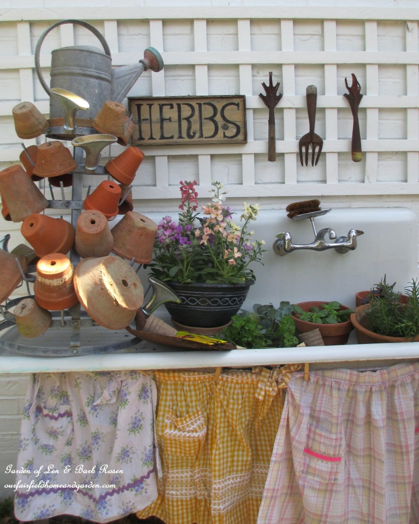 potting bench https://lolajack-global.jp.net/its-about-blooming-time-spring-potting-time/