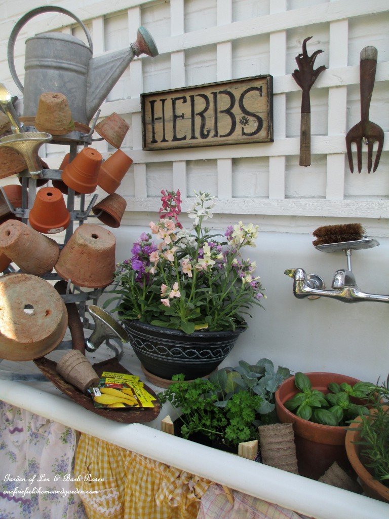 potting bench https://lolajack-global.jp.net/its-about-blooming-time-spring-potting-time/