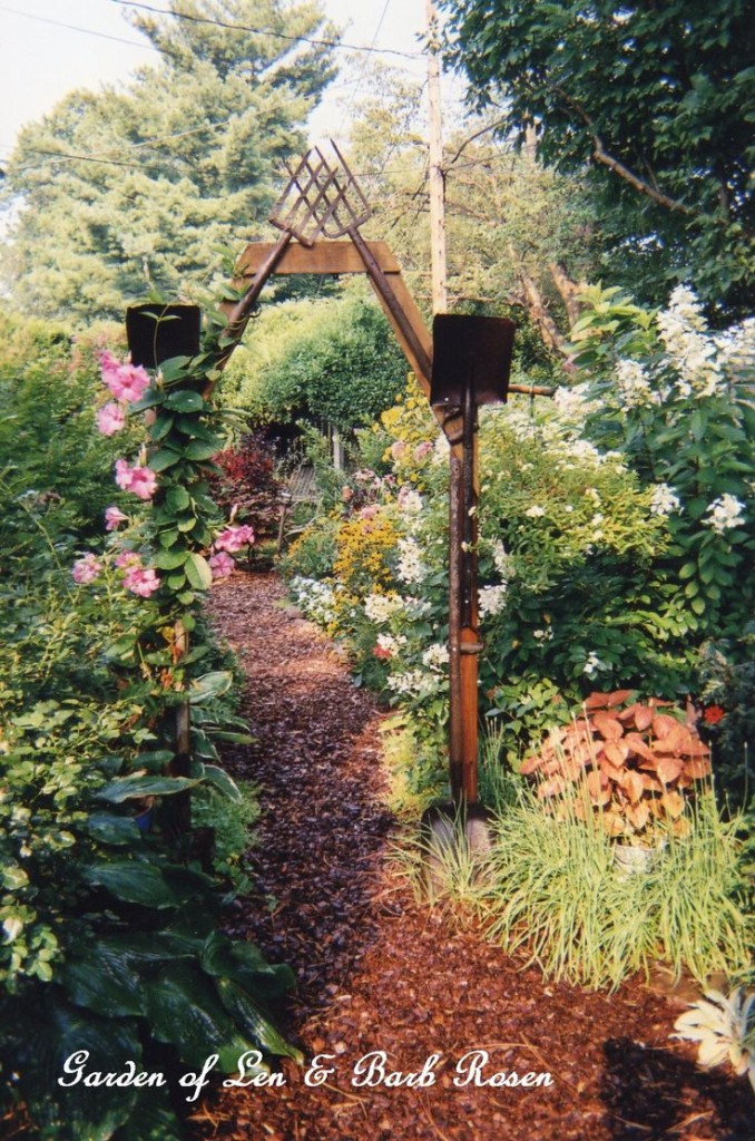 Rusty Tool Arbor https://lolajack-global.jp.net/a-trip-down-memory-lane-my-former-garden/