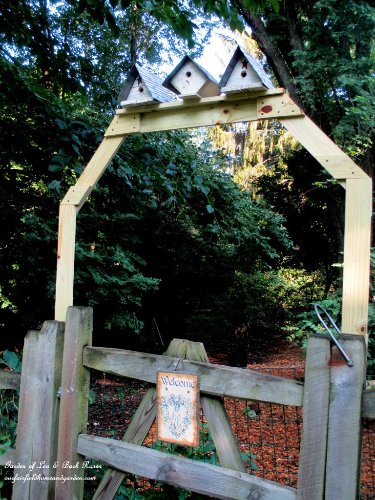 Birdhouse Arbor https://lolajack-global.jp.net/garden-arbors-gates-make-an-entrance/