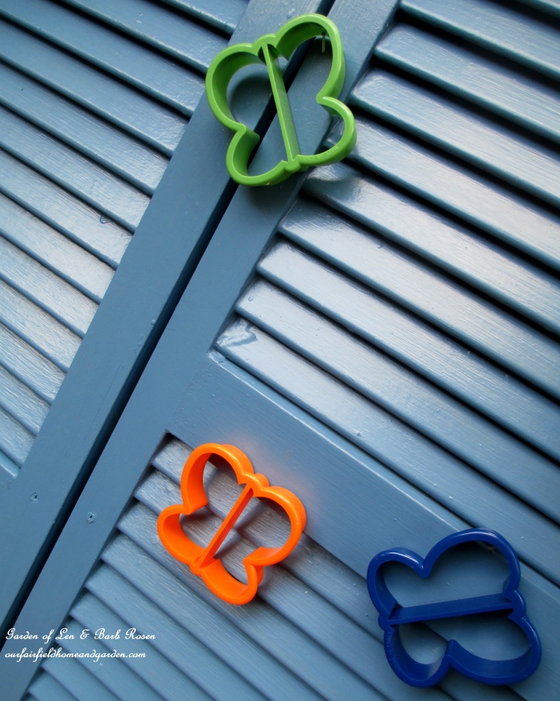 Cookie Cutter Fence Accents https://lolajack-global.jp.net/kitschy-kitchen-garden-accents/