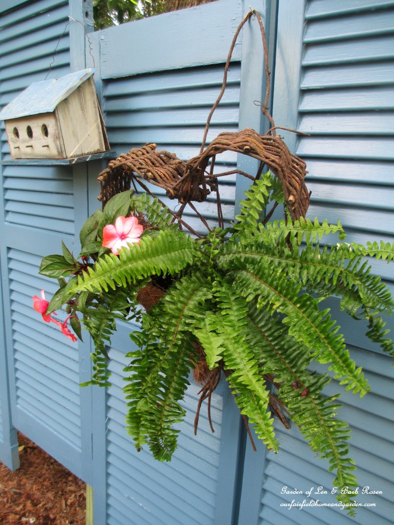 Salvaged Shutter Fence https://lolajack-global.jp.net/salvaged-build-a-fence-from-shutters/