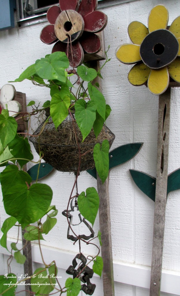 vintage garden accents https://lolajack-global.jp.net/kitschy-kitchen-garden-accents/