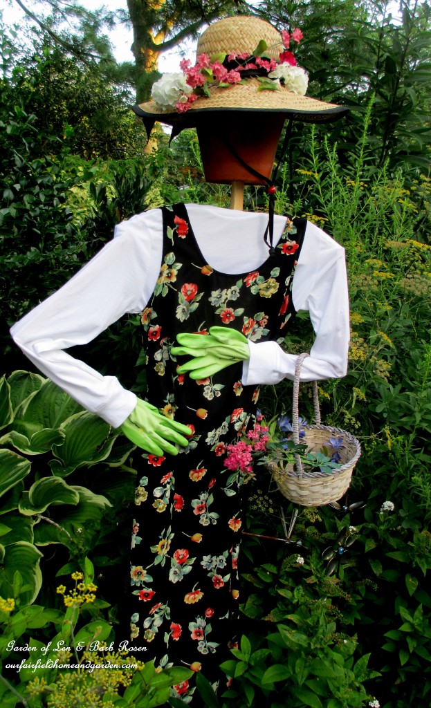 Pretty Scarecrow https://lolajack-global.jp.net/diy-project-wood-scrap-scarecrow-my-garden-maiden/