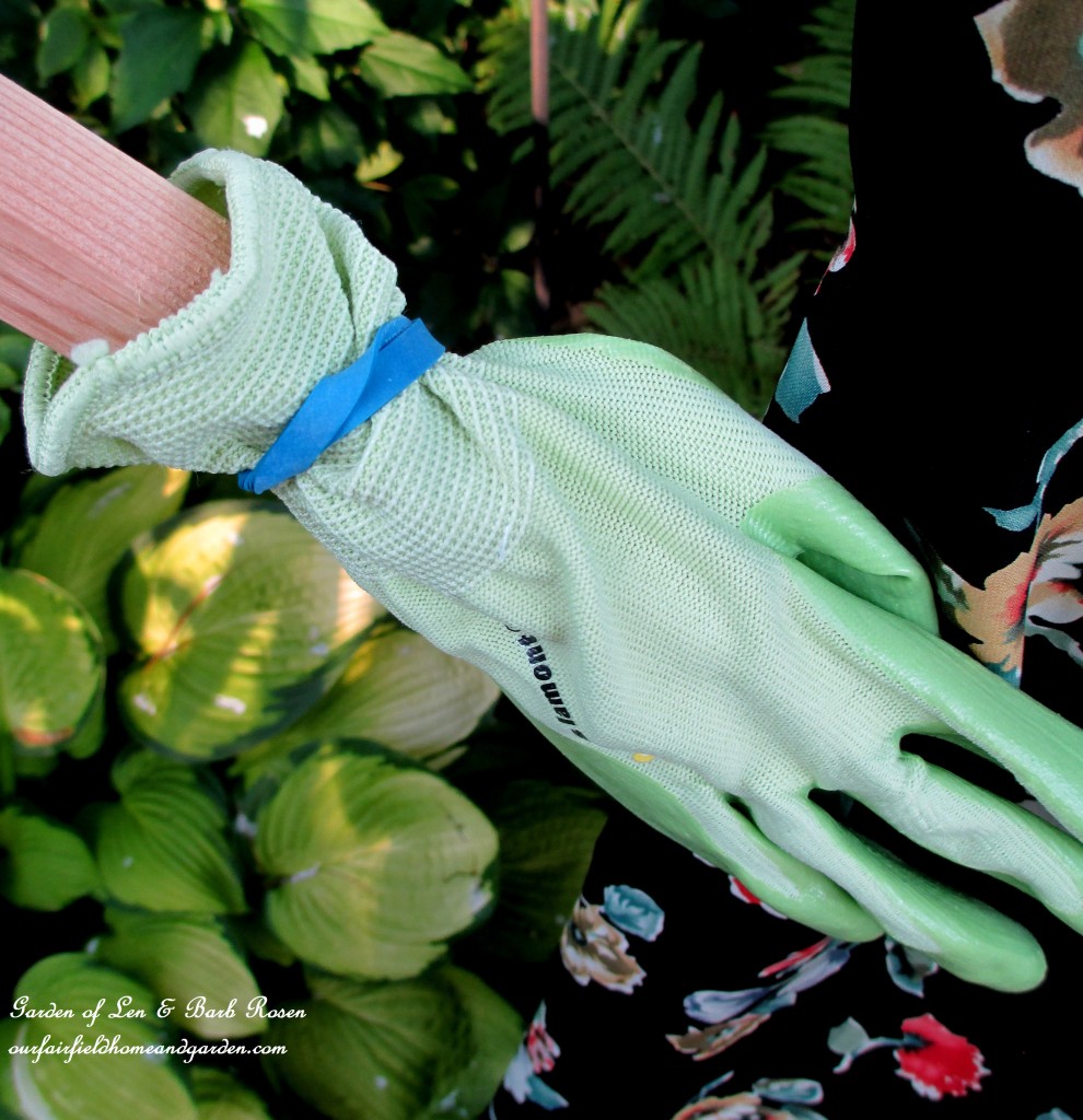 scare crow hands https://lolajack-global.jp.net/diy-project-wood-scrap-scarecrow-my-garden-maiden/