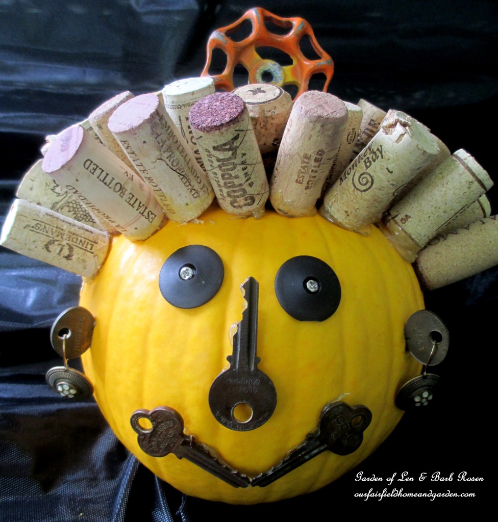 Keys & Corks Junk O'Lantern https://lolajack-global.jp.net/diy-make-a-junk-olantern/