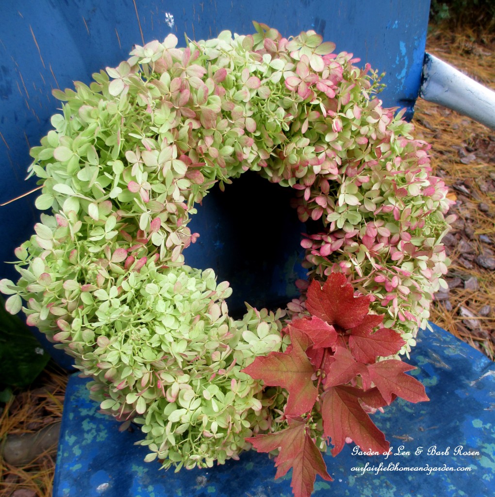 Hydrangea Wreath https://lolajack-global.jp.net/diy-free-fall-wreath-using-hydrangeas/