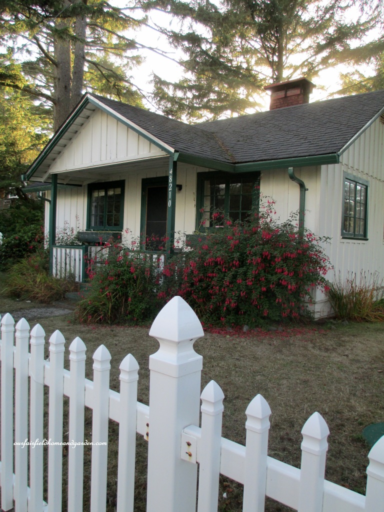 Beach Cottage https://lolajack-global.jp.net/an-oregon-trip-proposal-rock-at-neskowin/
