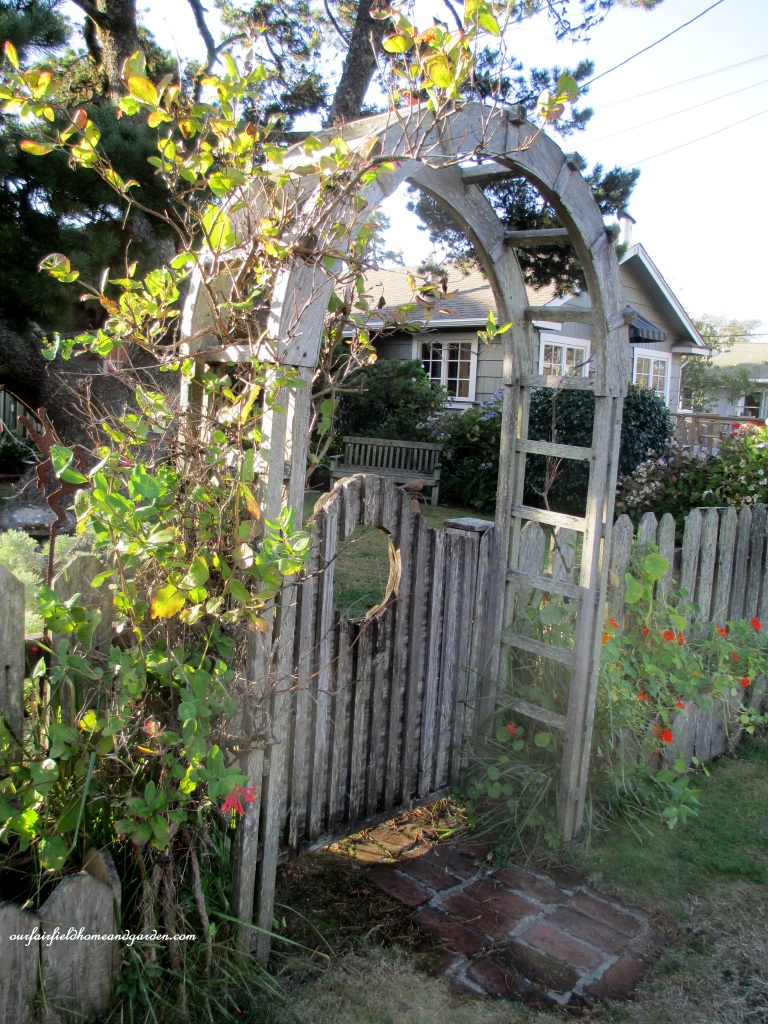Arbor Gate https://lolajack-global.jp.net/an-oregon-trip-proposal-rock-at-neskowin/