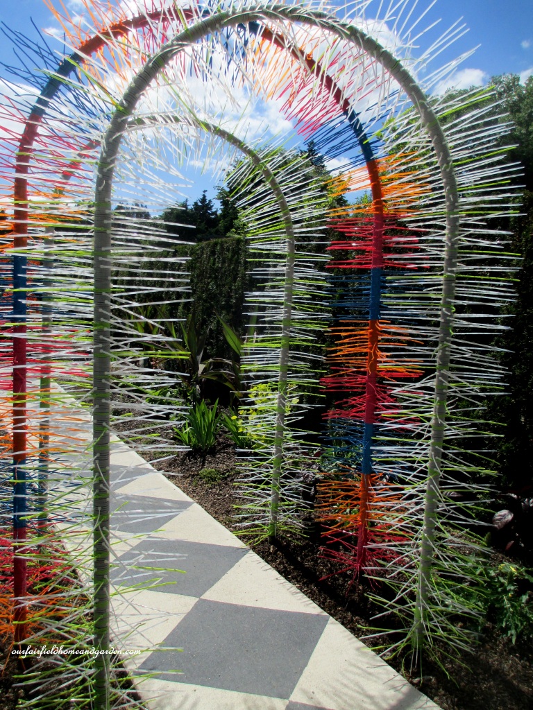 Zip Tie Arbor https://lolajack-global.jp.net/unexpected-garden-accents/