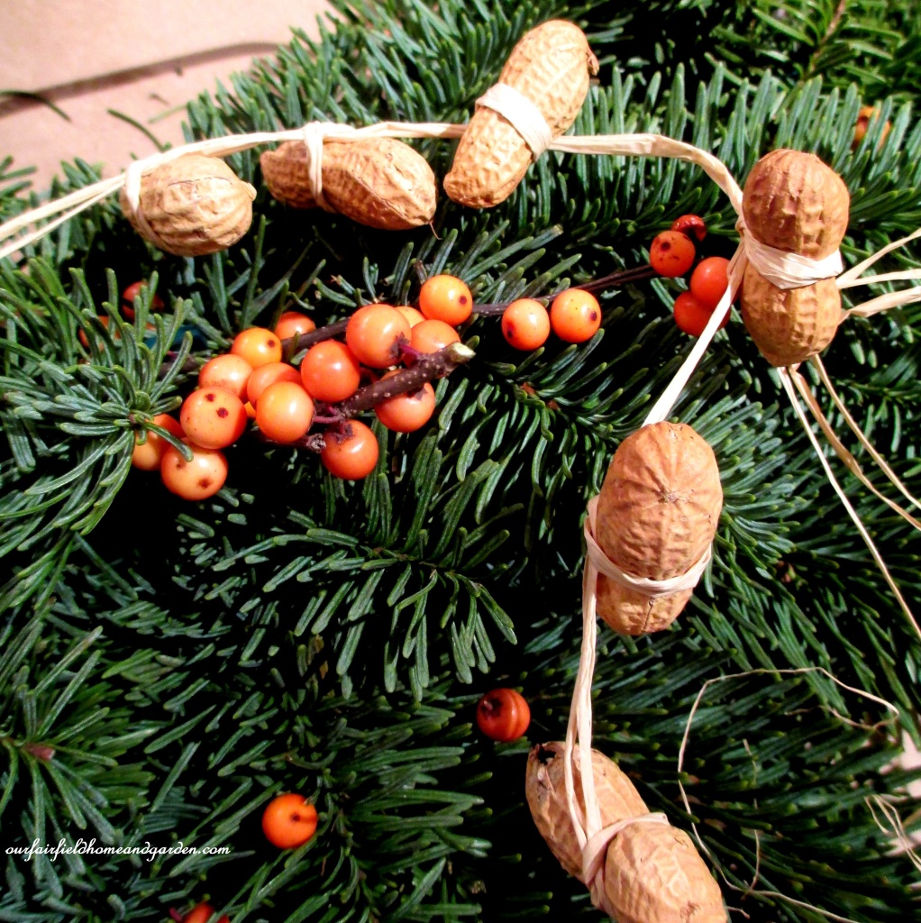 Peanut Garland https://lolajack-global.jp.net/natural-holiday-bird-wreath/