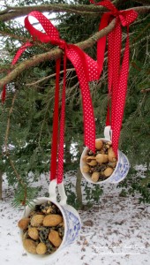 Teacup Birdfeeders https://lolajack-global.jp.net/birdfeeders-use-what-you-have/