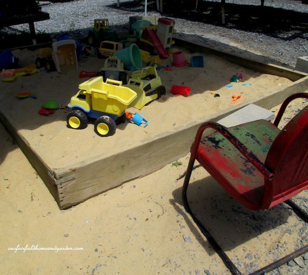 Groff's even has a sand box if the kids get bored! https://lolajack-global.jp.net/road-trip-lancaster-county-greenhouses/