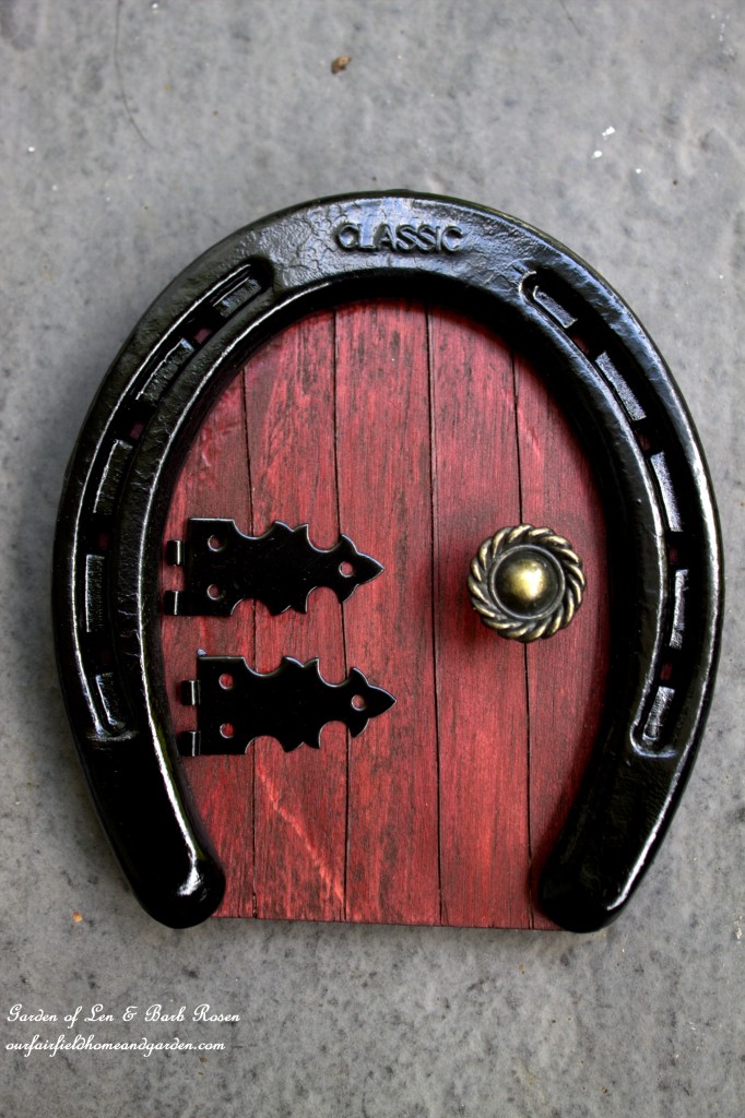 Horseshoe Fairy Door https://lolajack-global.jp.net/diy-horseshoe-fairy-door/