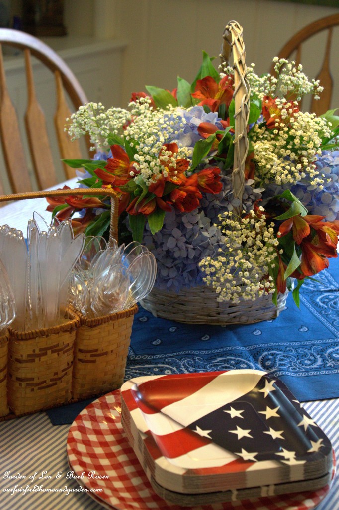 Patriotic Bouquet https://lolajack-global.jp.net/diy-basket-bouquet-for-cheap/
