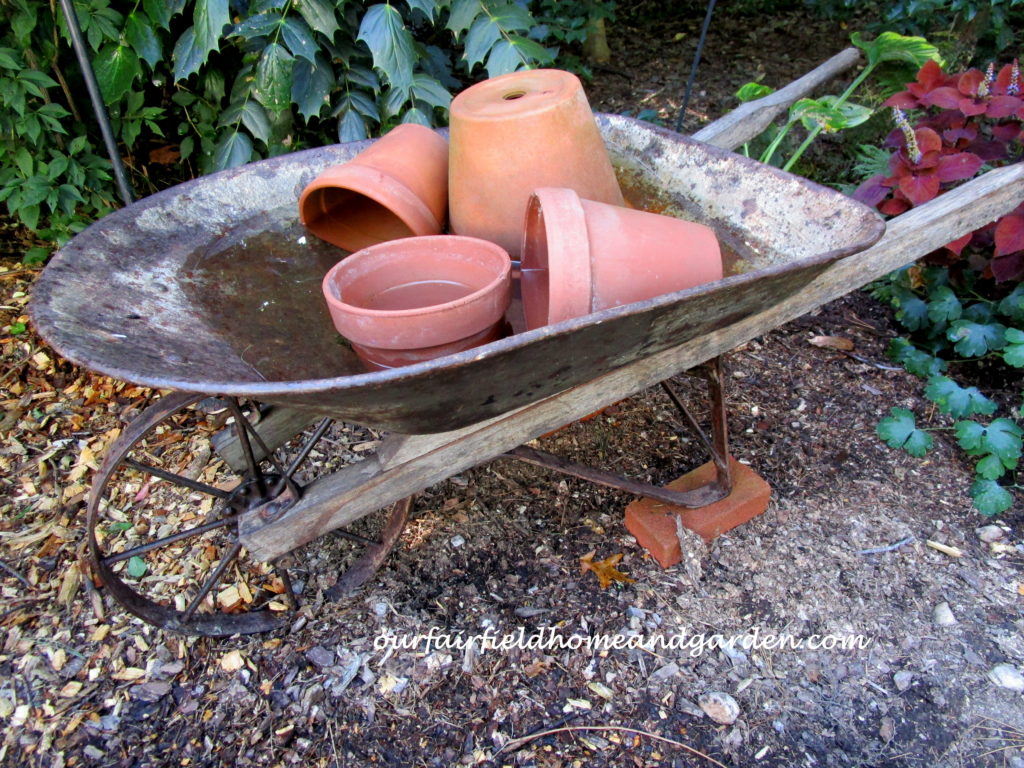 Wheelbarrow Water Feature https://lolajack-global.jp.net/wheelbarrow-water-feature/