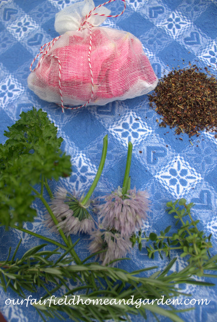 Cheesecloth in the Garden https://lolajack-global.jp.net/cheesecloth-uses-in-the-garden-practical-and-recyclable/