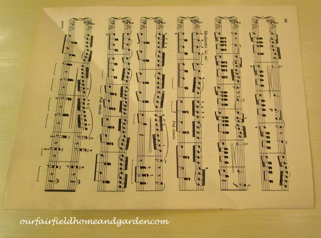 Music Sheet Christmas Tree https://lolajack-global.jp.net/diy-make-music-sheet-christmas-trees/