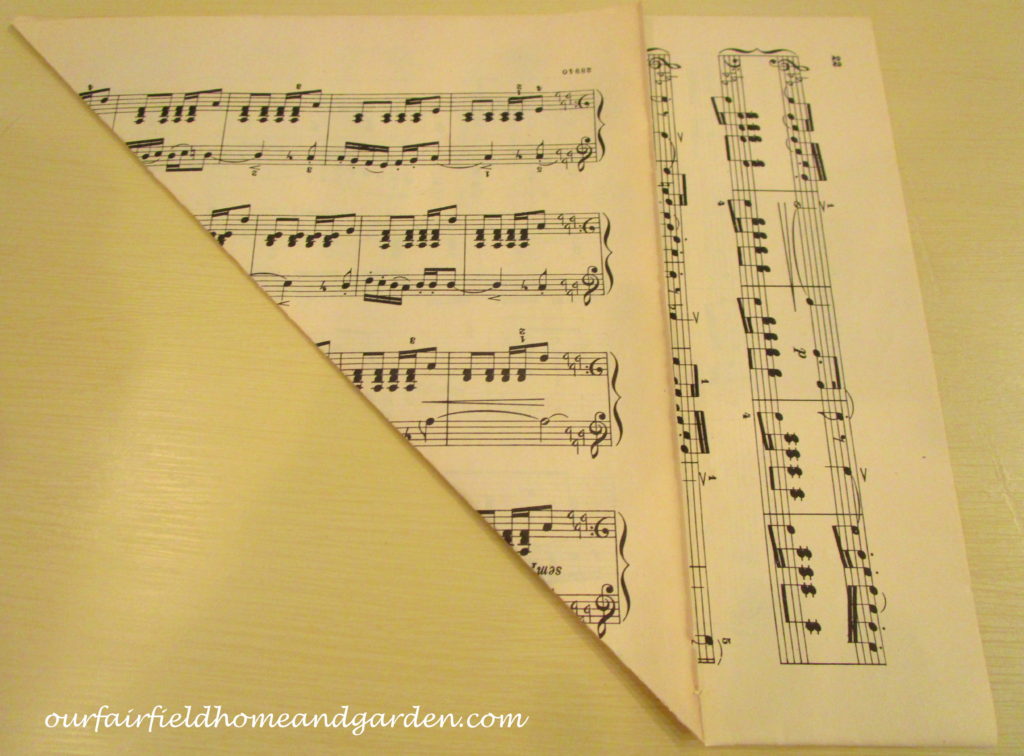 Music Sheet Christmas Tree https://lolajack-global.jp.net/diy-make-music-sheet-christmas-trees/