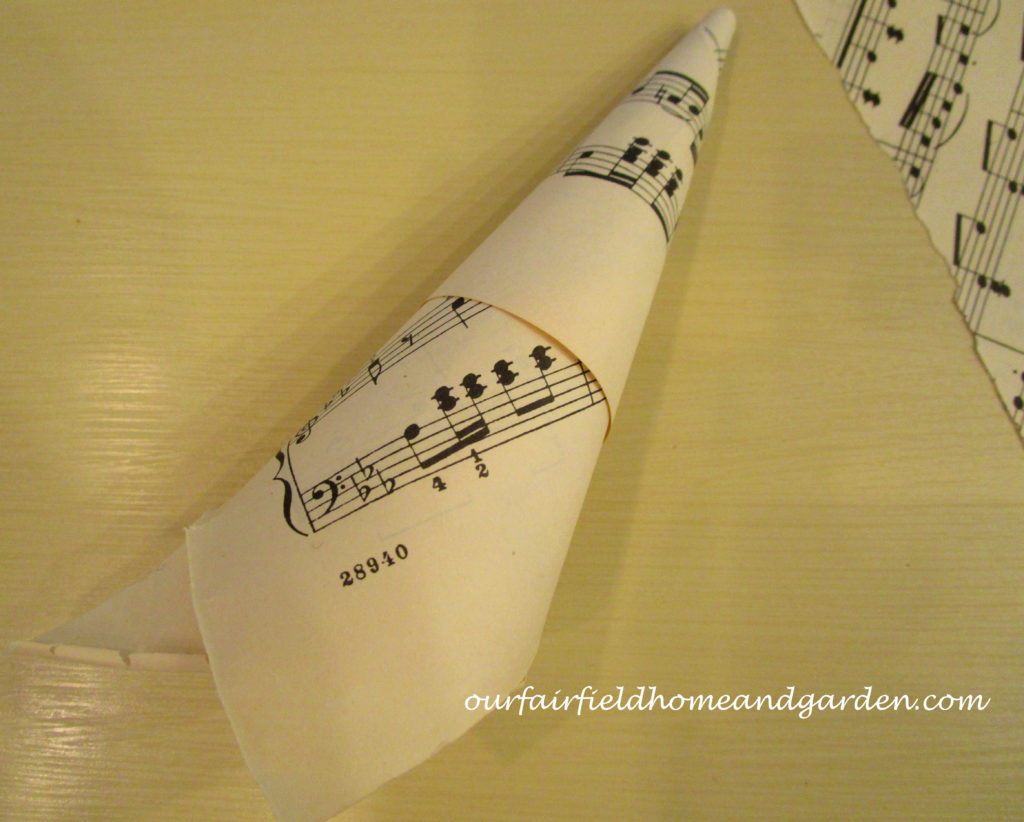 Music Sheet Christmas Tree https://lolajack-global.jp.net/diy-make-music-sheet-christmas-trees/
