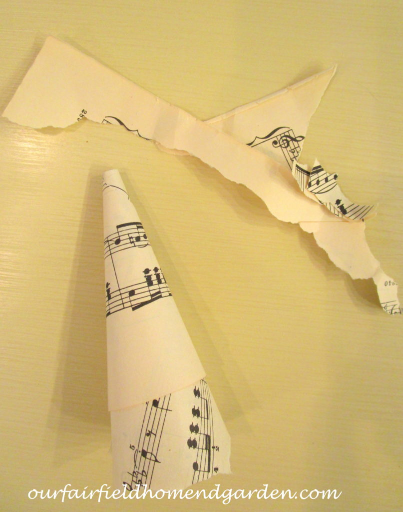 Music Sheet Christmas Tree https://lolajack-global.jp.net/diy-make-music-sheet-christmas-trees/