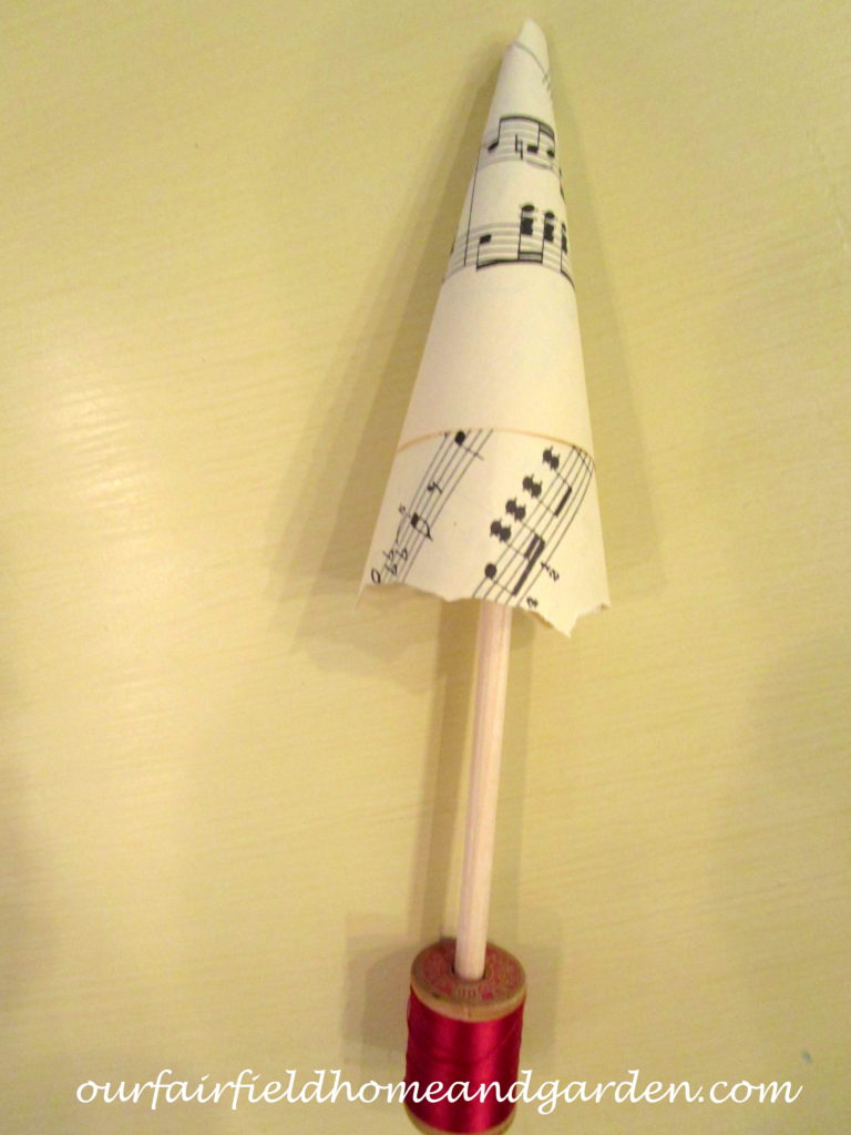 Music Sheet Christmas Tree https://lolajack-global.jp.net/diy-make-music-sheet-christmas-trees/